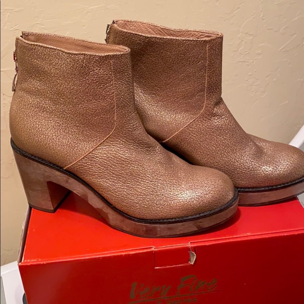 Gold platform clog boots new Calou Stockholm